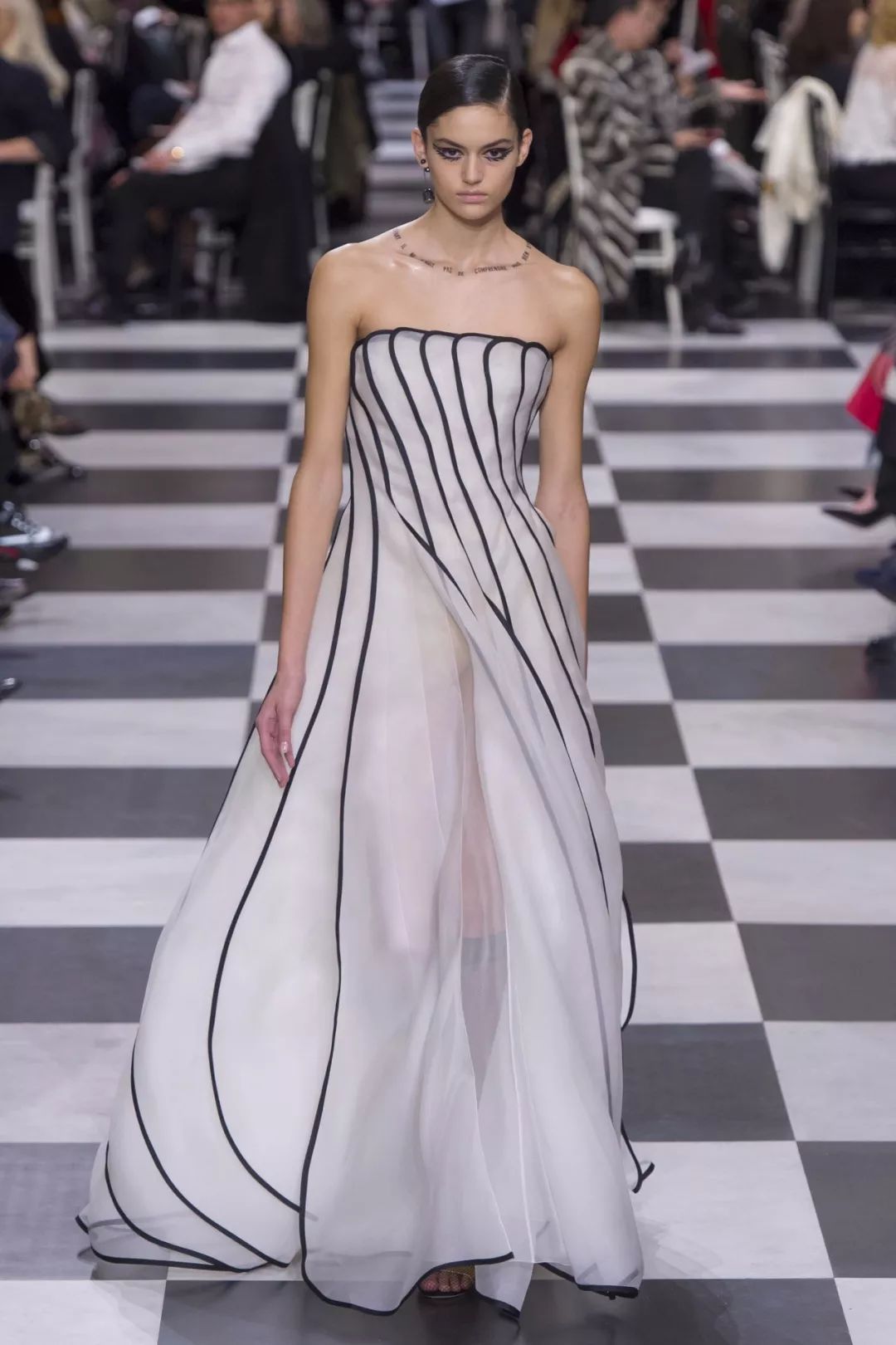 Dior2018春夏高级定制系列巴黎服装秀 女权主