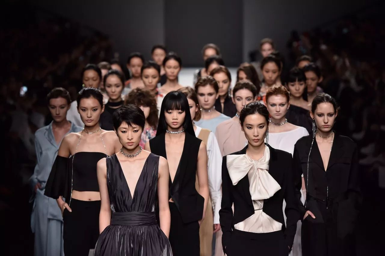 刘嘉玲时装品牌ANIRAC二度亮相上海时装周 中国设计重塑东方女性新美学