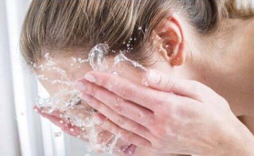 凉水洗脸好不好 凉水洗脸的几大优点