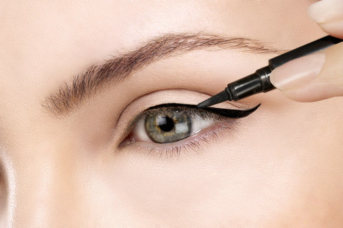 眼线笔化眼线眉毛的使用方法