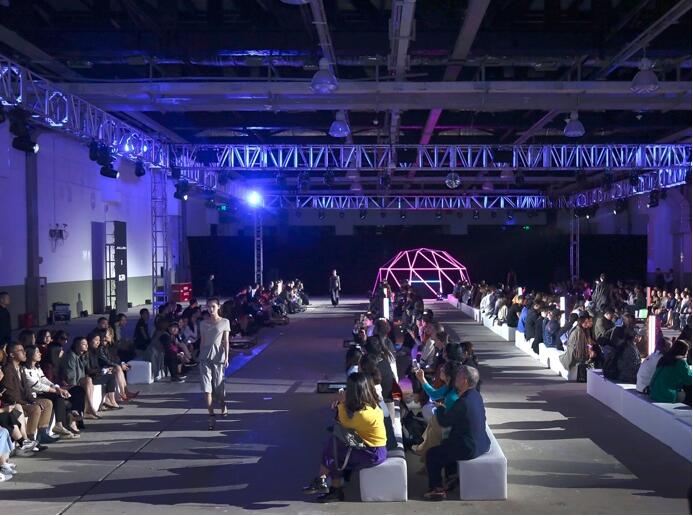 魔都時尚潮來襲 超模大咖云集2018SS米蘭時裝周中國展