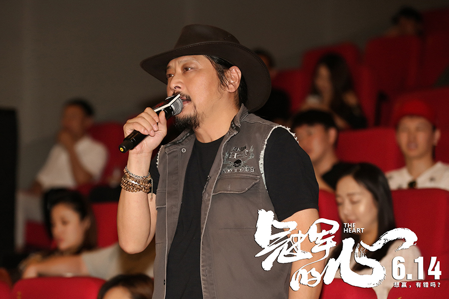 李亚鹏数度落泪《冠军的心》首映 程耳赞杨坤被歌声“耽误”的演员