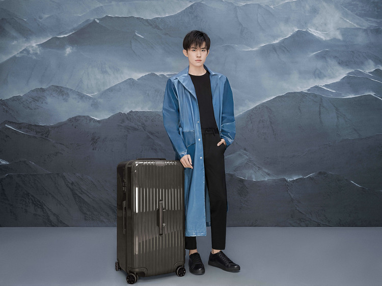 易烊千玺收获新代言 成行李箱品牌RIMOWA中国区品牌代言人