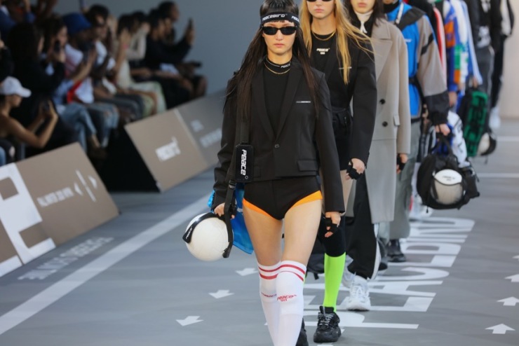 紐約時裝周首秀驚艷全場 榮耀跨界太平鳥掀中國式科技時尚風