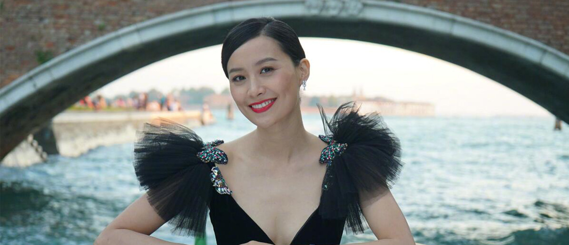 全球华裔小姐亚军！37岁嫁给外交官老公，还拍美剧合作奥斯卡影后
