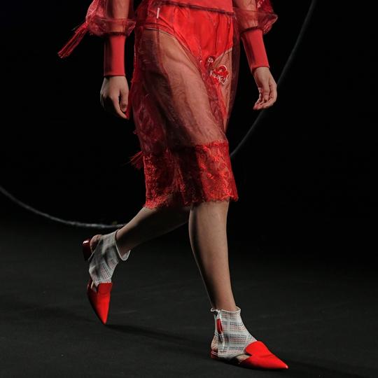 2020SS上海时装周：金利来皮鞋X W·RONG联名款发布