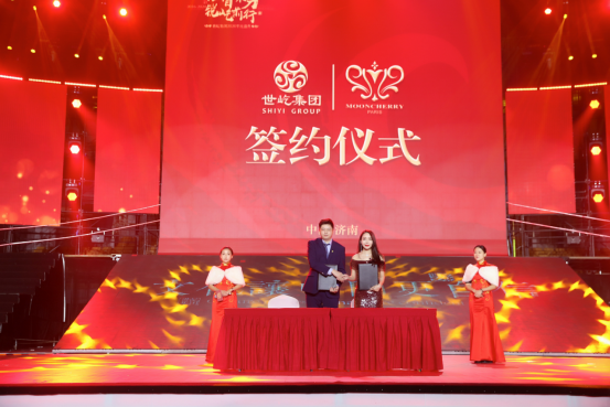 时尚魔头贺冬冬出席中国非遗文化盛典，正倾力打造下一个“故宫口红”！