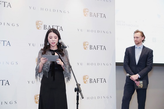 首届BAFTA展奕计划（中国）新闻发布会，余晚晚作为项目发起人与英国演员“抖森”Tom Hiddleston致辞.jpg