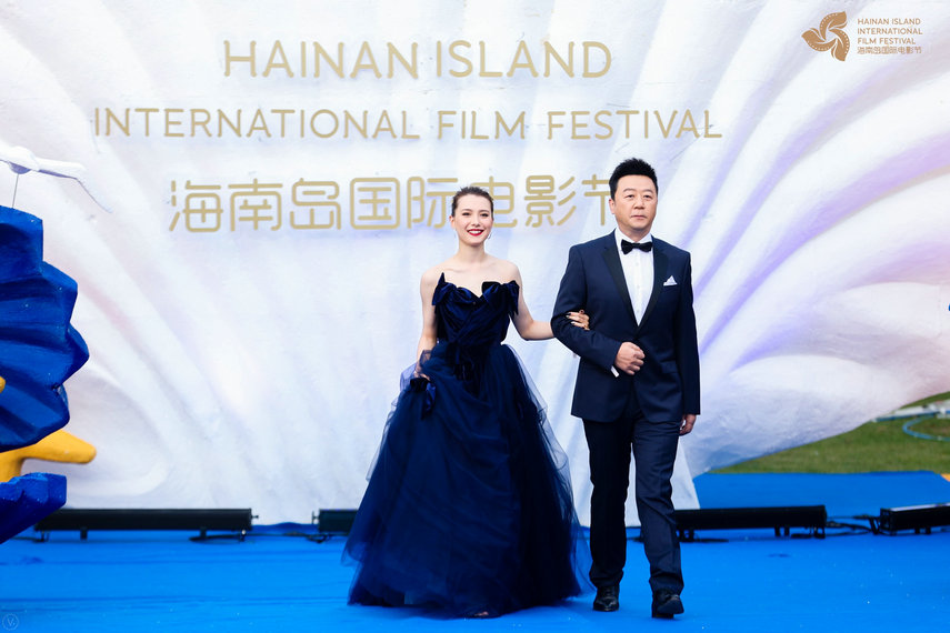 新锐主持人Tina亮眼主持海南岛国际电影节开幕式3
