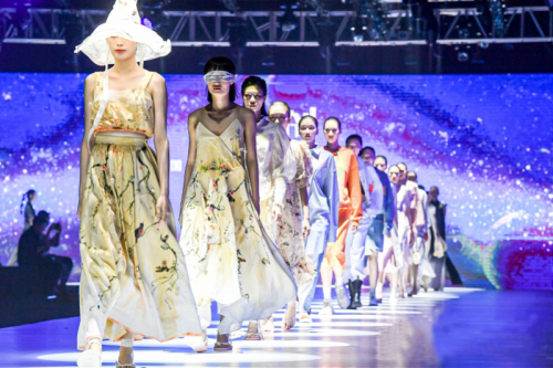 “源·创”时装秀，强大阵容展示广州时尚业的创造力