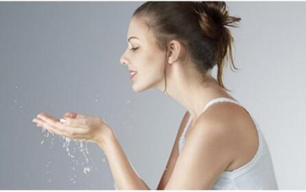 护肤第一步从洗脸开始，AOSO氨基酸洗面奶给肌肤更多呵护 