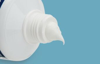 牙膏可以去眼袋吗 牙膏护肤美容效果方法