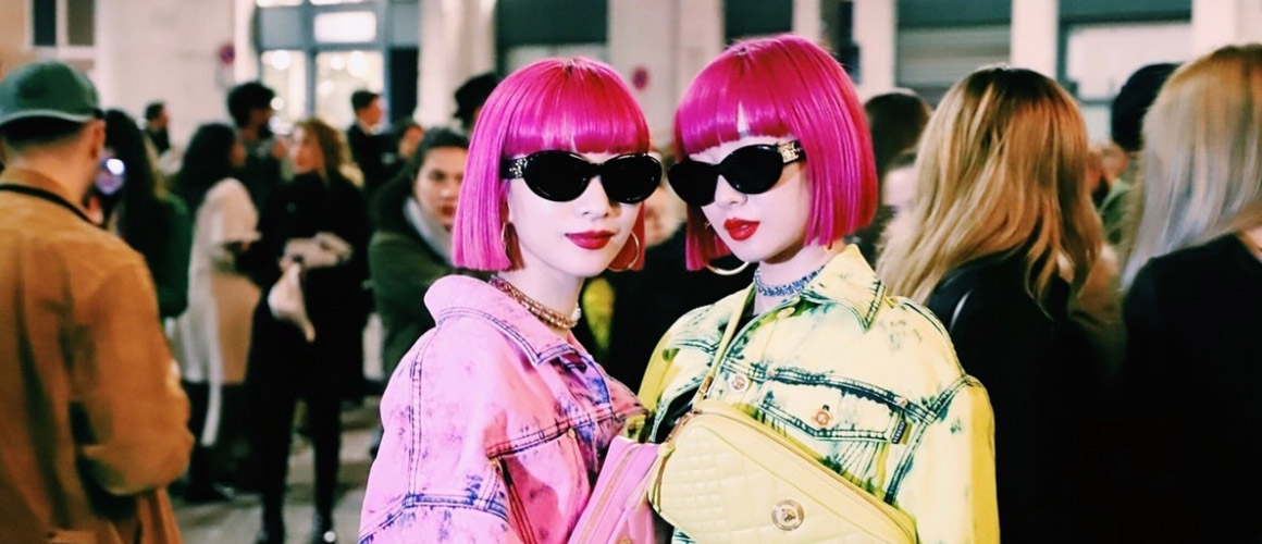 日本“粉毛”孪生姐妹花，身高不到160cm，却是时尚界的座上客？