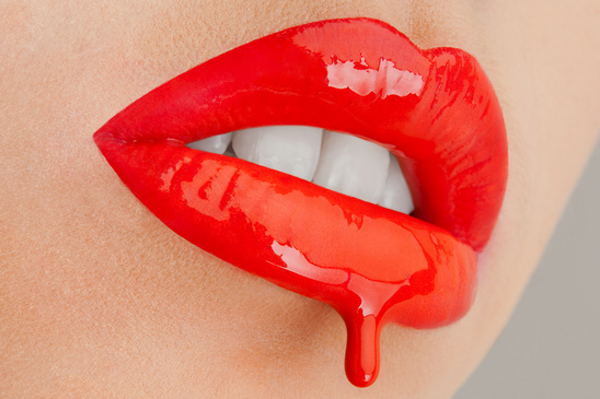 口红会卡唇纹原因是什么?