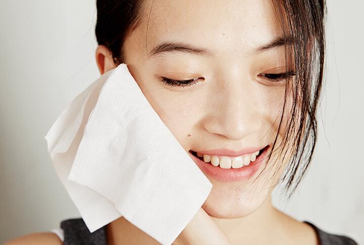 长期用纸擦脸会怎样呢，洗脸可以用手拍干吗?